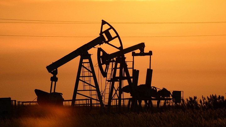 Нефть дешевеет почти на 4,5%