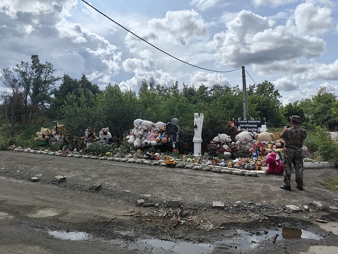 Фонд «Симфония Победы» посетил мемориальные комплексы Донбасса