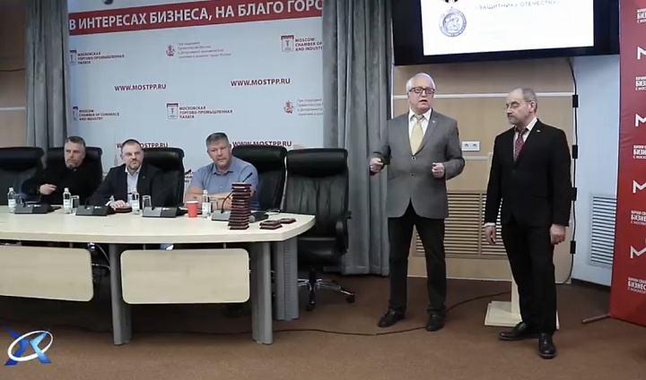 Медаль «Защитнику Отечества» отмечает заслуги героев и артистов в Москве