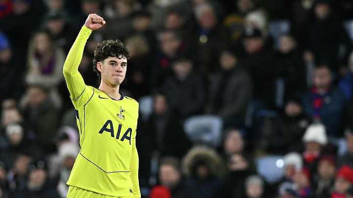 "Тоттенхэм" обыграл "Кристал Пэлас" в дерби благодаря дебютному голу Грея