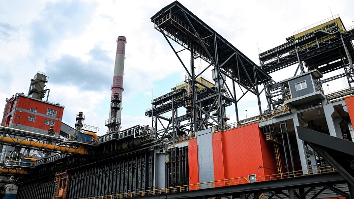 Путин осмотрел работу самой мощной в России коксовой батареи